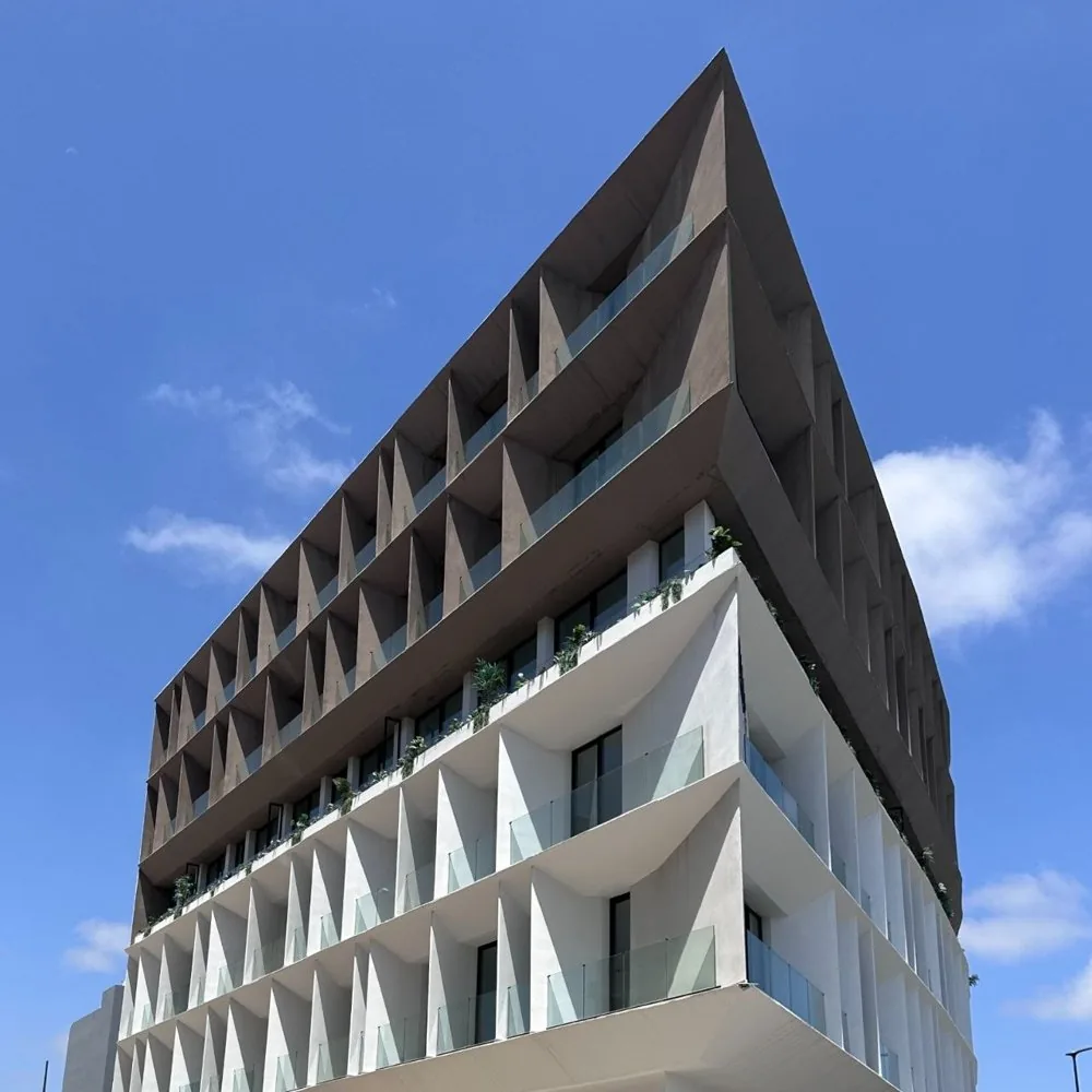 Façade d'immeuble réalisée par Pierre Alu